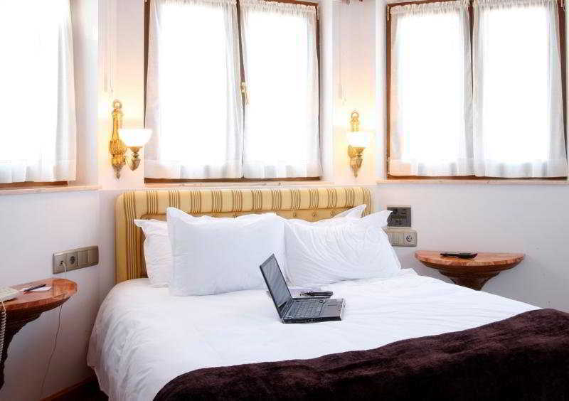Ayre Hotel Alfonso II Oviédo Zimmer foto